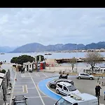 Castle81homes Red, Sea View Flat 公寓