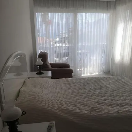 Apartment Castle81Homes Red, Sea View Central Flat *